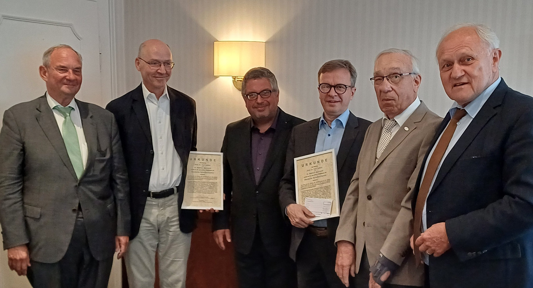 Prof- Dr. Walter Schweidler, Prof. Dr. Ralf Lankau, Laudator PD. Dr. Axel Kunze, Dr. Matthias Burchardt, Schatzmeister Franz-Josef Fojcik, Josef Kraus, Vorsitzender des Kuratoriums Deutscher Schulbuchpreis